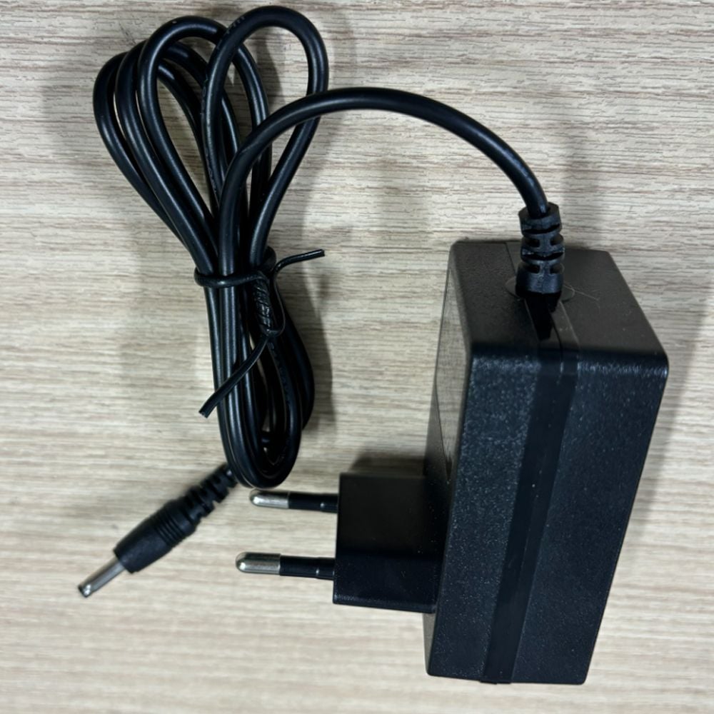Nguồn adapter 5V-2A 3.5 x 1.35mm chính hãng TTA QWY-0502 - Phụ Kiện Điện Tử Việt Nam
