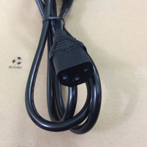 cáp nguồn chân vuông có cầu chì