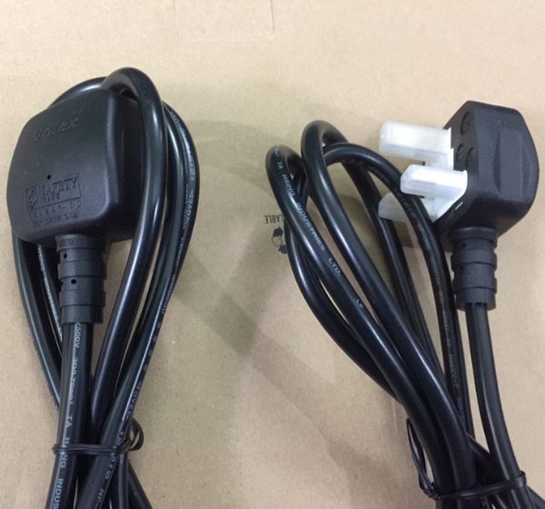 Cáp nguồn UPS 3 chấu vuông có cầu chì